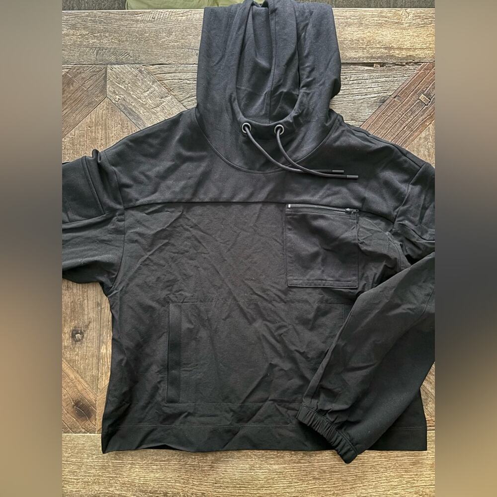 can i cropped windbreaker hoodie never worn great condition size small